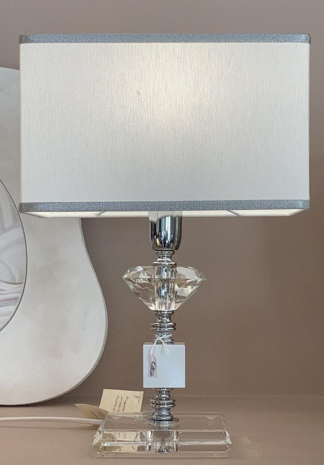 lampada-grigia-in-cristallo-rettangolare