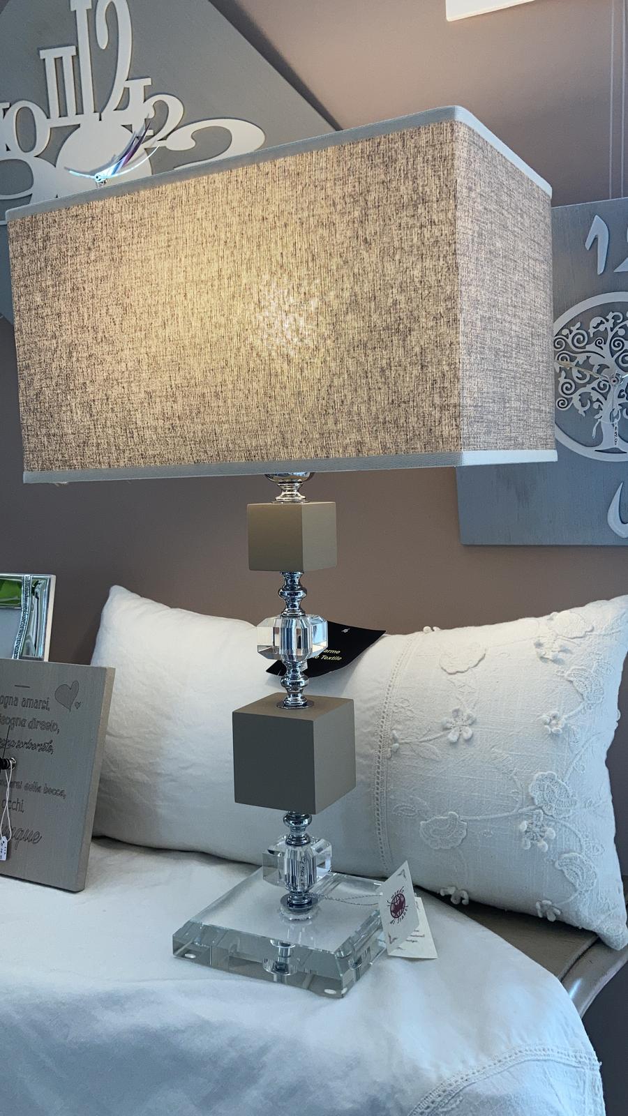 lampada-in-cristallo-e-legno-rettangolare