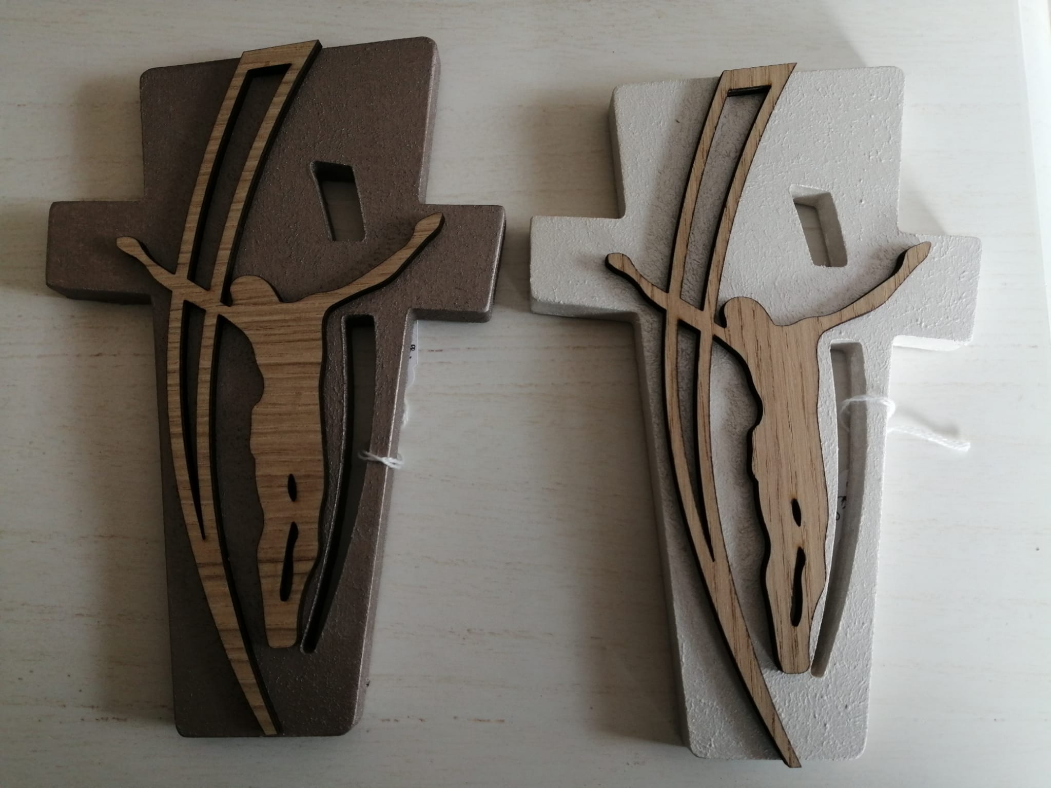 crocifisso stilizzato in legno 20x14