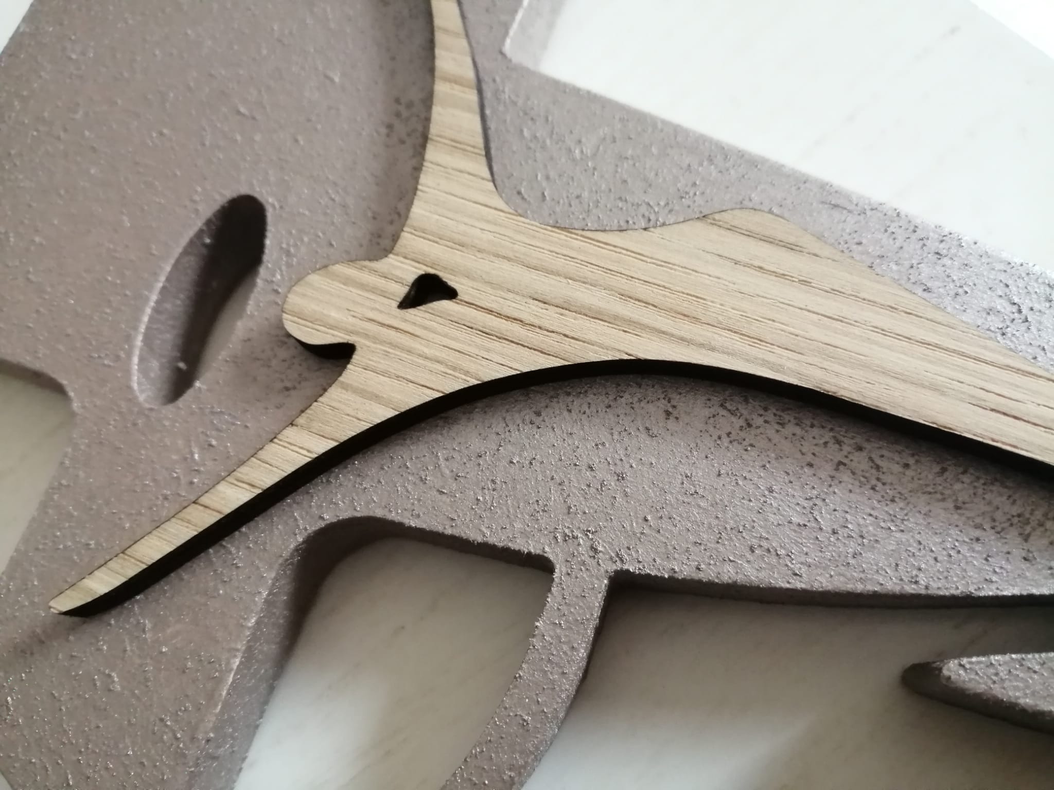 crocifisso stilizzato in legno 17x20 - immagine 4