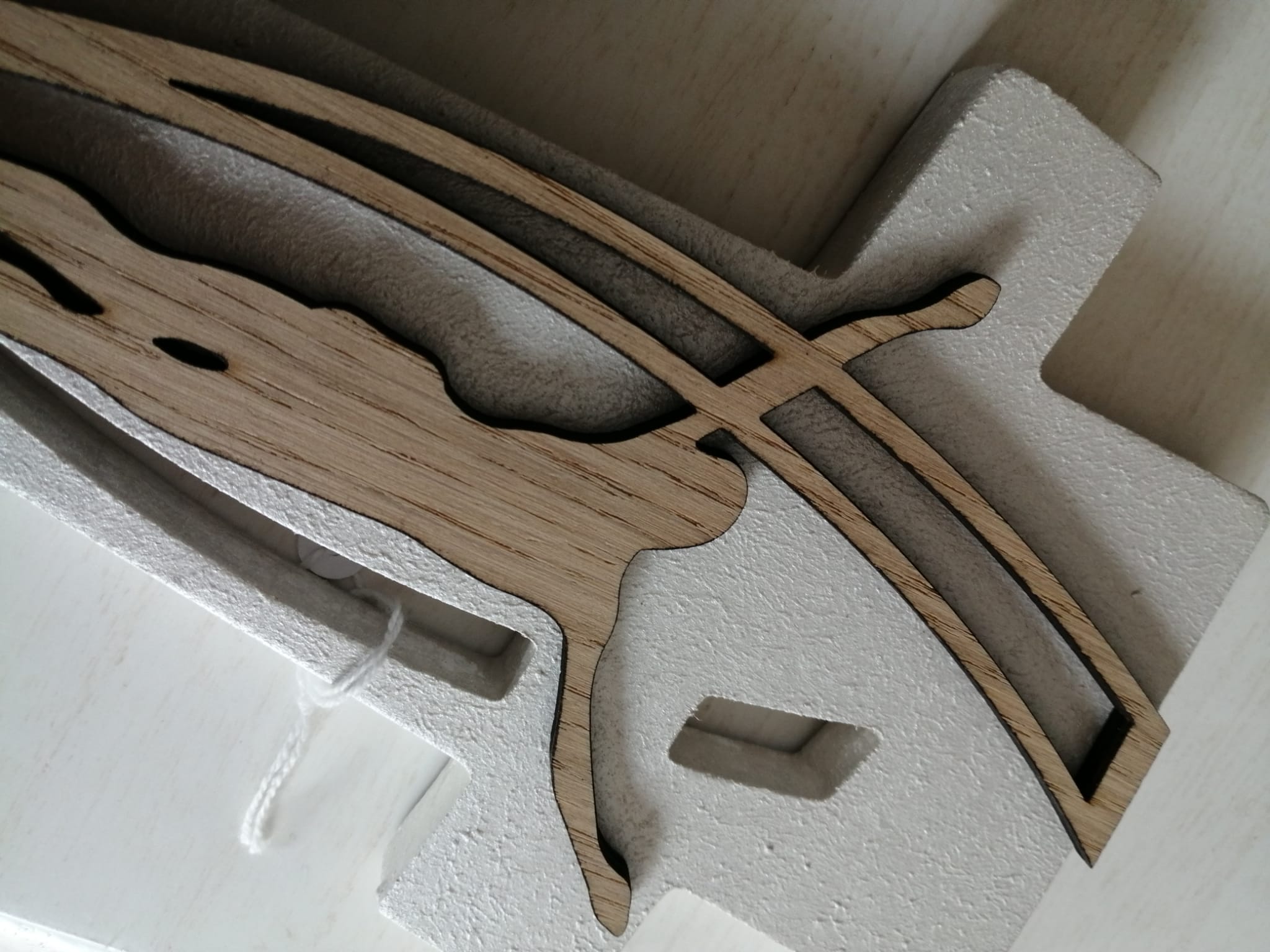 crocifisso stilizzato in legno 20x14 - immagine 3