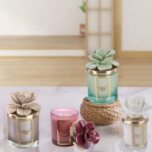 candela con fiore  in ceramica di capodimonte  (200 gr-300 gr)
